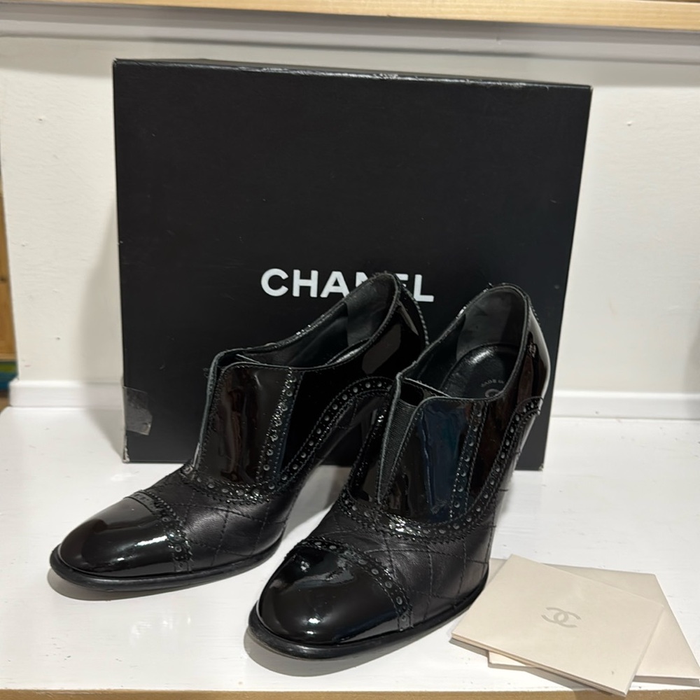 Woman’s channel shoes sz 38 1/2 Europe  size.